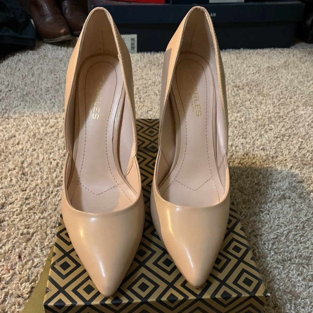 Nude pumps Charles by Charles David 7.5